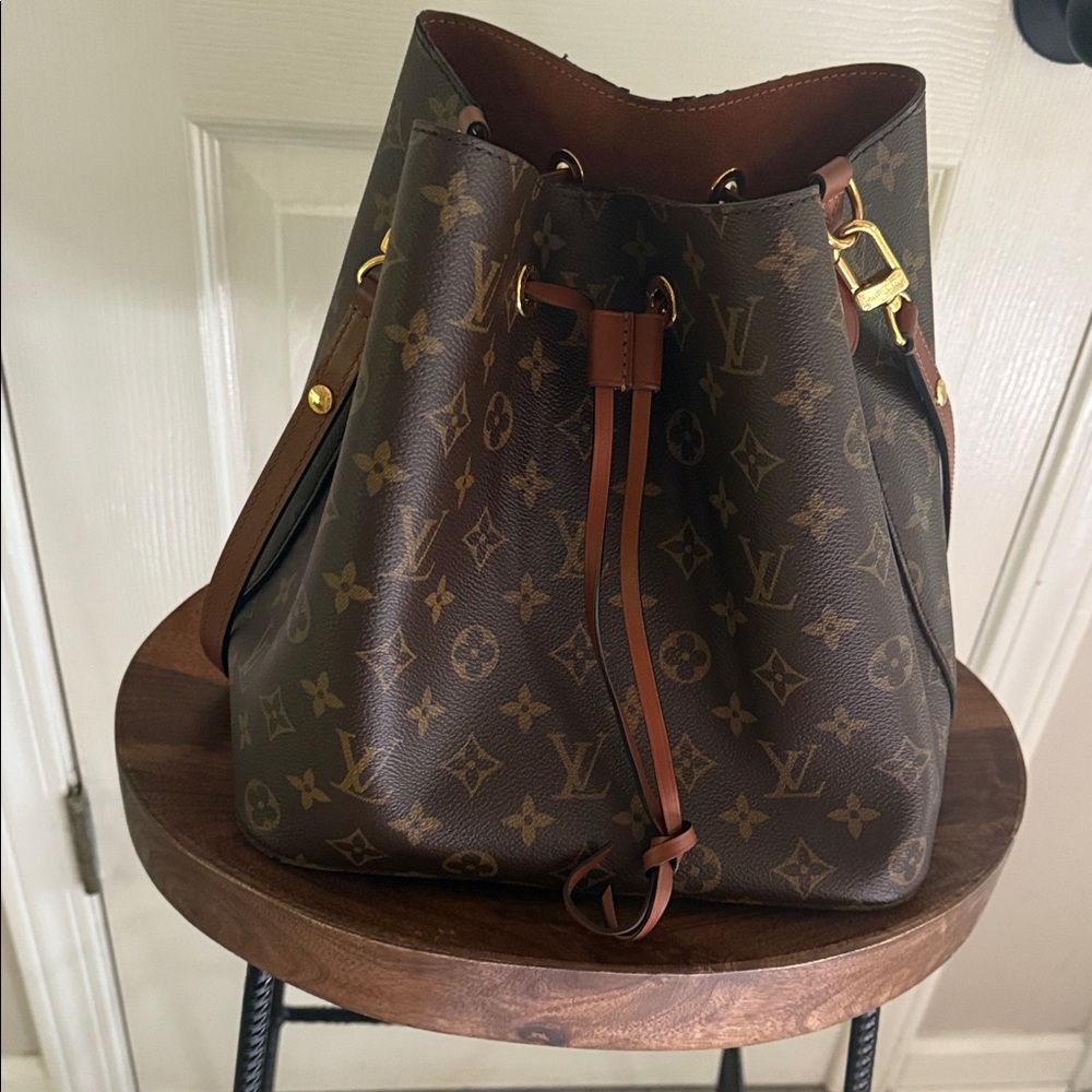 Louis Vuitton Monogram Drawstring Bucket bag
*Authentic*